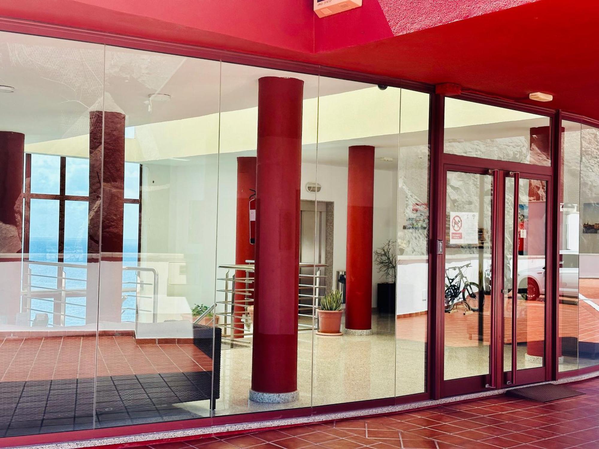 Su Eminencia - Sea View With Modern Comforts